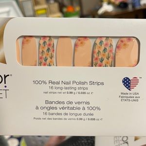 Desert Flora Colorstreet nails